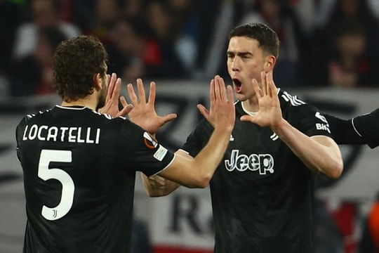 Juventus vào tứ kết Europa League